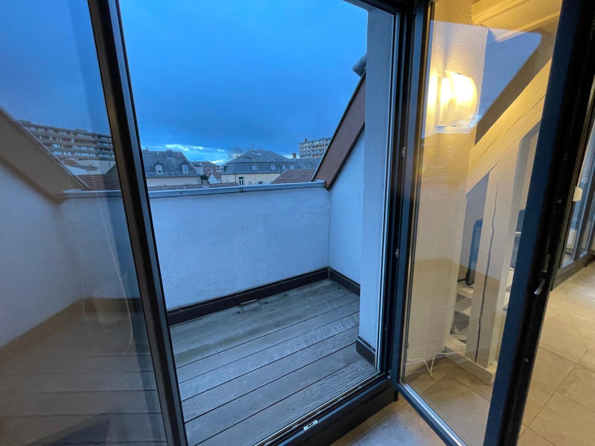 Fathala - Appartement Lumineux En Dernier Etage - Face A La Gare Routiere Sarrebourg Eksteriør billede