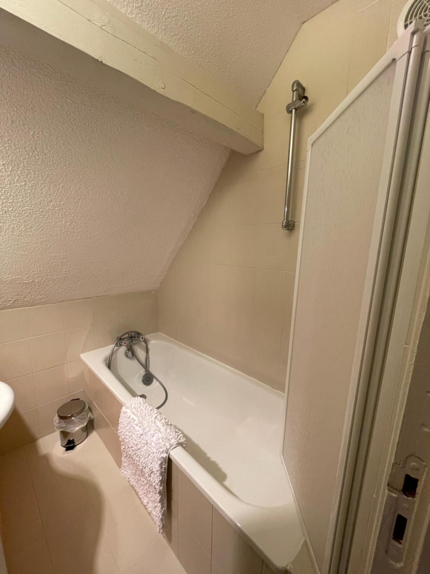 Fathala - Appartement Lumineux En Dernier Etage - Face A La Gare Routiere Sarrebourg Eksteriør billede